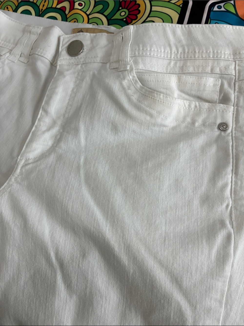 Democracy White Cropped Jeans - Picture 4 of 7
